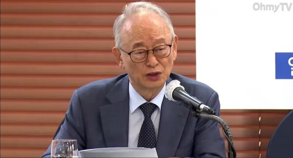 14일 전국비상시국회의 주최로 서울 프레스센터 서울라운지에서 열린 민주화 운동 원로 108인의 한반도 평화를 위한 외신 기자회견에서 이부영 자유언론실천재단 명예이사장이 발언하고 있다. 2024. 10. 14 [오마이TV 캡처]