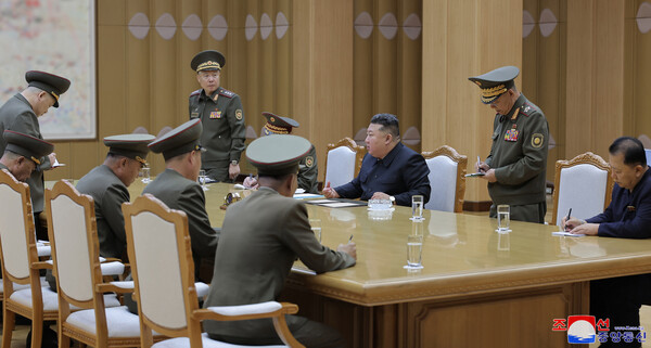 김정은 북한 국무위원장이 지난 14일 국방 및 안전 분야에 관한 협의회를 소집해 평양 무인기 침투 사건 대응방안을 논의했다고 조선중앙통신이 15일 보도했다. 2024.10.15 연합뉴스