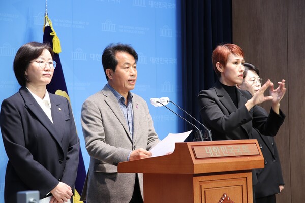 진보당 의원들이 10월 31일 국회 소통관에서 윤석열 대통령 탄핵을 촉구하는 기자회견을 열고 있다. 사진=윤종오 의원 페이스북