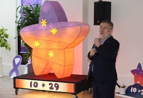 송기춘 10.29 이태원참사 특별조사위원장이 10일 오후 서울 종로구 적선현대빌딩에서 열린 10.29 이태원참사 기억소통공간 '별들의집' 개소식에서 인사말을 하고 있다. 2024.11.10. 연합뉴스