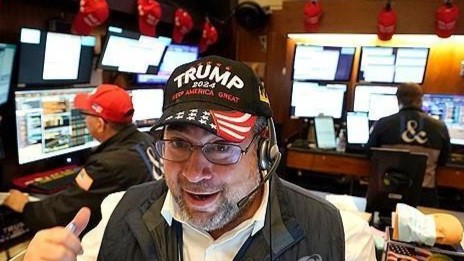 트럼프 모자를 쓴 뉴욕증권거래소 트레이더 [연합뉴스 자료사진]