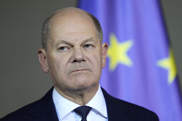 올라프 숄츠 독일총리가 11월 6일 베를린에서 정부 지도자들과 회동한 뒤 성명을 발표하고 있다. 2024.11.6. AP 연합뉴스