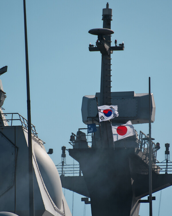 한국 해군의 강습상륙함 마라도(LPH-6112)가 11월 7일 목요일 일본 가나가와현 요코스카에 있는 일본 해상자위대 요코스카 해군기지에 도착했다. 2024.11.7. UPI 연합뉴스