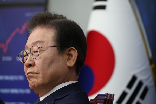 더불어민주당 이재명 대표가 18일 서울 여의도 국회에서 열린 최고위원회의에서 굳은 표정을 짓고 있다. 2024.11.18 연합뉴스