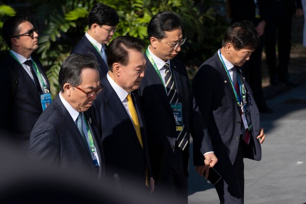 미국이 우크라이나에 제공한 사거리 300km의 ATACMS 지대지 미사일. [AP=연합뉴스 자료사진] 윤석열 대통령(왼쪽 두 번째)이 18일 18일 브라질 리우데자네이루에서 열린 주요 20개국(G20) 정상회의 첫 번째 세션을 마친 뒤 각국 정상화 기념촬영을 하기 위해 이동하고 있다. 왼쪽은 조태열 외교장관. 2024.11.18. AFP 연합뉴스 