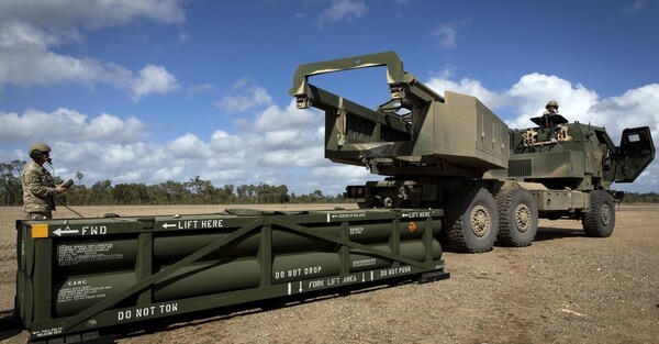 미국이 우크라이나에 제공한 사거리 300km의 ATACMS 지대지 미사일. [AP=연합뉴스 자료사진]
