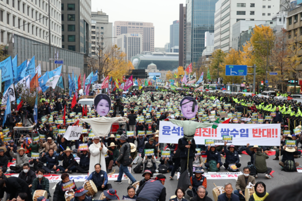 20일 서울 중구 숭례문 앞 세종대로에서 열린 전국농민대회 및 윤석열 정권 퇴진 2차 총궐기. 2024.11.20. 임석규 프리랜서 기자