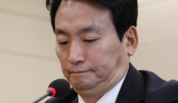 11월18일부터 20일까지 국회 과방위에서 열린 KBS사장 후보 인사청문회 도중 굳은 표정을 하고 있는 박장범 후보. 연합뉴스