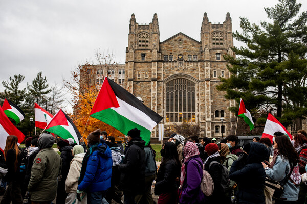 미국 미시간대의 앤아버 캠퍼스에서 학생들이 가자의 팔레스타인 주민과 연대하는 시위를 벌이고 있다. 2024. 11. 21 [로이터=연합뉴스]