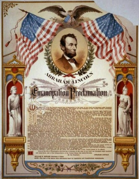 미국의 링컨 대통령 사진과 노예해방 선언문. 링컨은 1863년 1월 1일을 기해 미합중국 내 모든 지역의 노예해방을 선언했다.