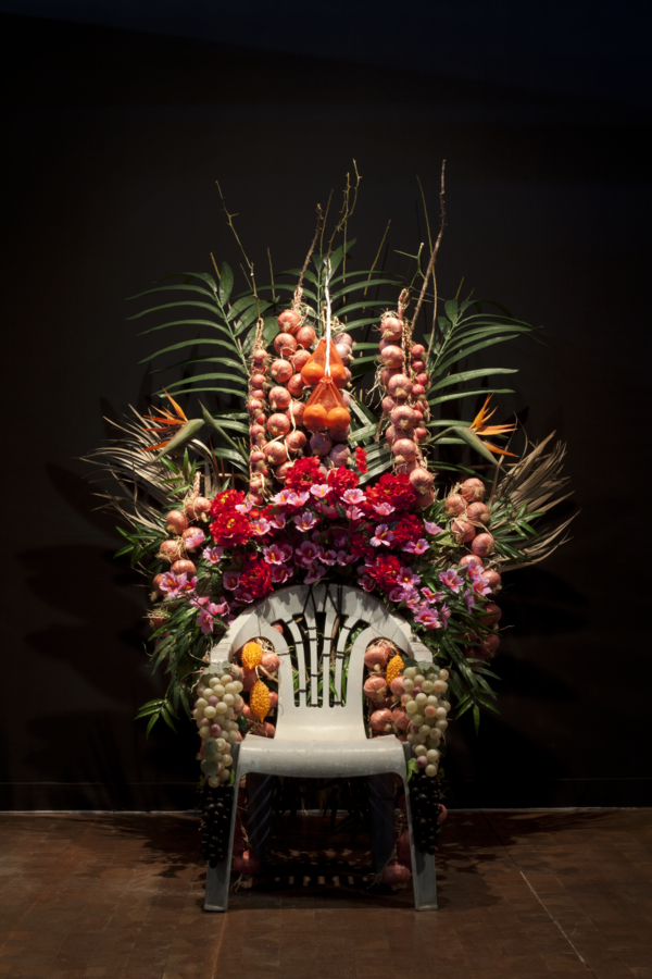 김상돈, 불광동 토템 (흑), 2012, 잉크젯 프린트, 120×180cm1