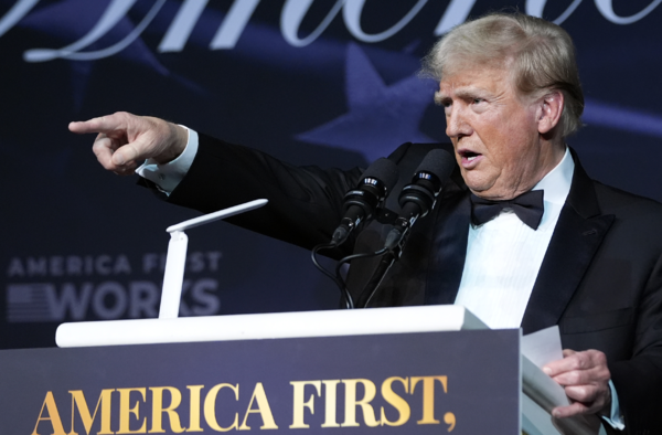 도널드 트럼프 미국 대통령 당선자가 지난 14일 아메리카 퍼스트 정책 연구소 행사에 참석해 연설하고 있다. AP-연합뉴스