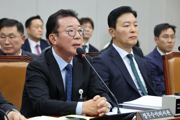 홍철호 대통령실 정무수석이 19일 오후 국회 운영위원회 전체회의에서 대통령비서실 및 국가안보실, 대통령경호처 소관 내년 예산에 대한 위원 질의에 답하고 있다. 2024.11.19 연합뉴스