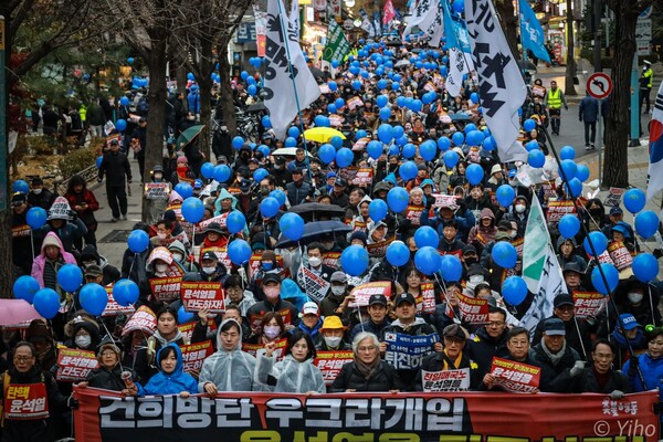 30일 오후 3시 촛불승리전환행동은 서울 시청역 앞에서 '117차 촛불대행진'을 진행했다. 2024.11.30. 이호 작가