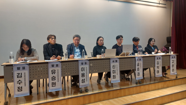 4.3 역사왜곡 미디어 모니터링 결과보고회가 열려 토론으로 이어졌다. ⓒ 이봉수