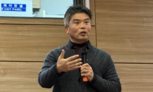 양성주 4.3유족회 외무부회장이 질의응답 시간에 발언하고 있다. ⓒ 전선정