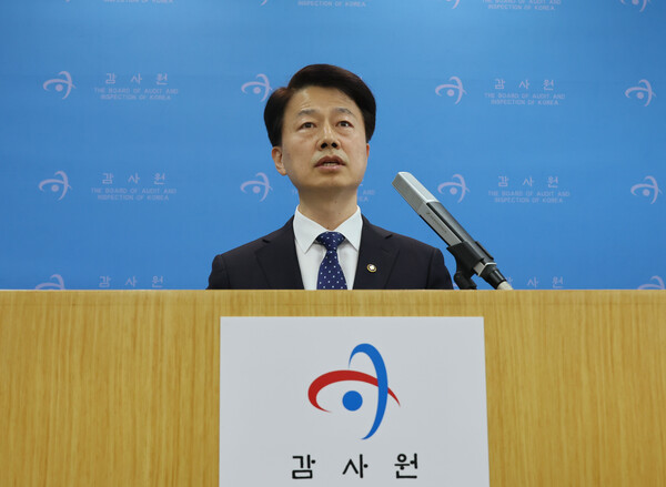 최달영 감사원 사무총장이 2일 서울 종로구 감사원에서 긴급 브리핑을 열고 더불어민주당의 최재해 감사원장 탄핵 추진에 대한 입장을 밝히고 있다. 2024.12.2. 연합뉴스