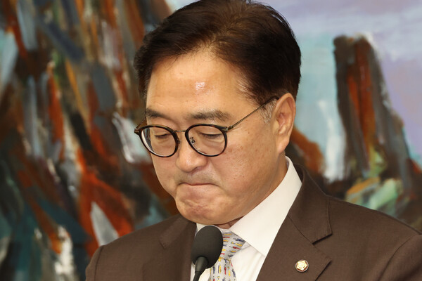 우원식 국회의장이 2일 오전 서울 여의도 국회에서 긴급 기자회견을 열어 이날 본회의에서 내년 예산안을 상정하지 않을 것이라고 밝히고 있다. 2024.12.2. 연합뉴스