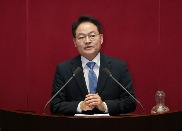 2일 서울 여의도 국회에서 열린 본회의에서 더불어민주당 허영 의원이 의사진행 발언을 하고 있다. 2024.12.2. 연합뉴스