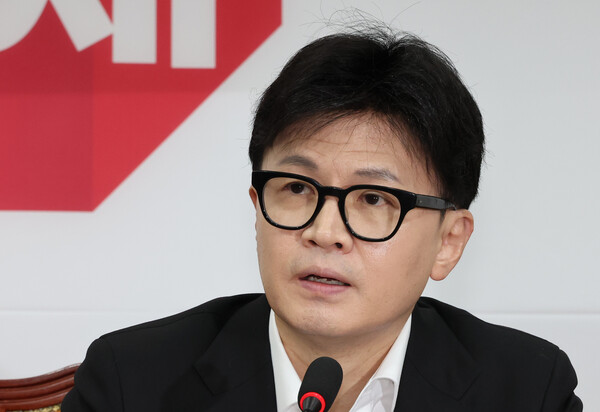 한동훈 국민의힘 대표가 6일 오전 서울 여의도 국회에서 연 긴급최고위원 회의에서 윤석열 대통령의 조속한 업무집행 정지가 필요하다고 말하고 있다. 2024.12.6. 연합뉴스 