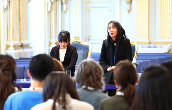 2024 노벨문학상 수상자인 한강 작가가 6일(현지시간) 스웨덴 스톡홀름 노벨박물관에서 기자회견을 하고 있다. 2024.12.6. 연합뉴스