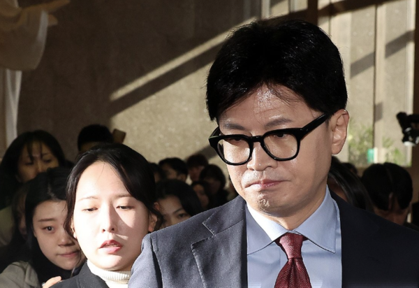 국민의힘 한동훈 대표가 9일 서울 여의도 국회에서 열린 국민의힘 비상의원총회에 참석하고 있다. 2024.12.9 연합뉴스​