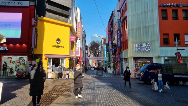  탄핵 정국으로 텅 빈 명동거리. 연합뉴스