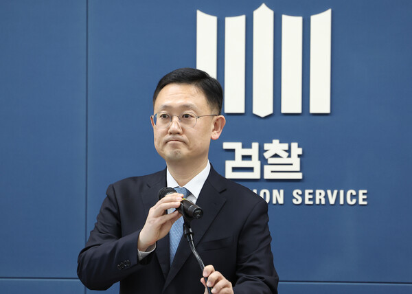  박세현 검찰 비상계엄 특별수사본부 본부장(서울고검장)이 8일 오후 서울 서초구 서울고검 기자실에서 수사 관련 브리핑 모두발언을 하고 있다. 2024.12.8 연합뉴스