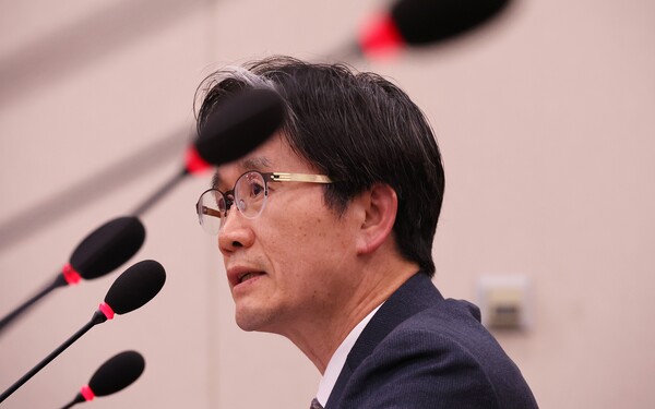 오동운 공수처장이 9일 오후 국회 법제사법위원회 전체회의에 출석해 의원질의에 답변하고 있다. 2024.12.9 연합뉴스.