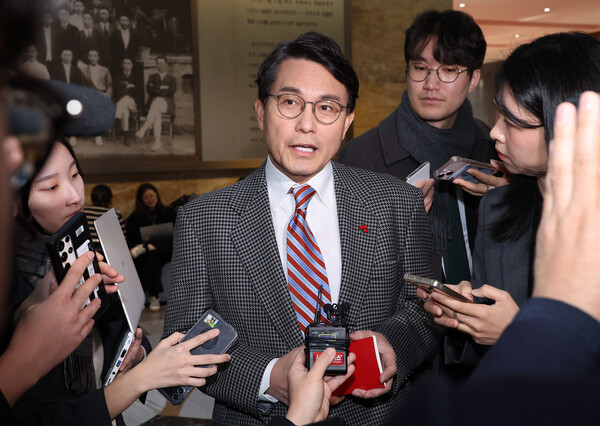 국민의힘 윤상현 의원이 10일 오전 국회에서 열린 비상의원총회에 참석하고 있다. 2024.12.10. 연합뉴스