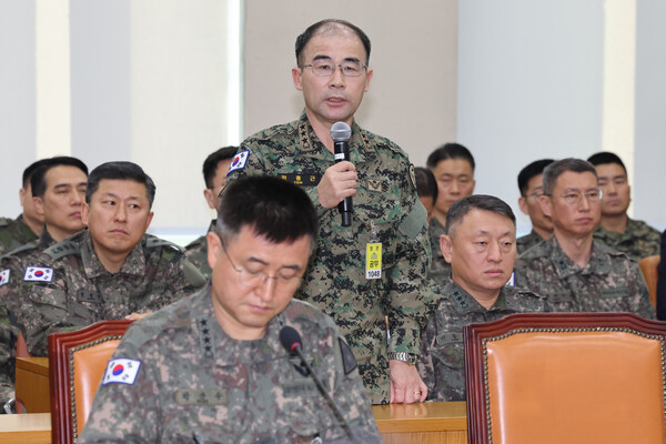 곽종근 육군 특수전사령관이 10일 오후 국회 국방위원회 전체회의에 출석해 계엄 당시 병력 투입 경위 등에 대한 질의에 답하고 있다. 2024.12.10. 연합뉴스