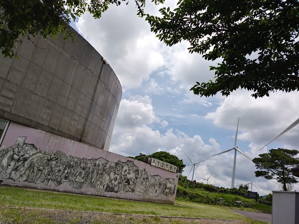 리립조랑말박물관, 풍력발전소 등이 들어선 서귀포 가시리마을의 200여만평에 달하는 ‘마을공유목장’