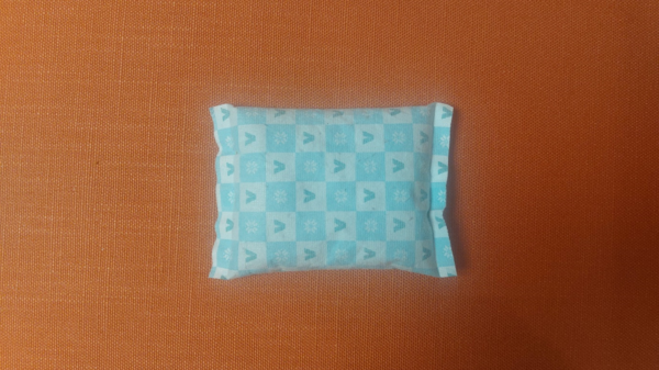 광화문 범시민대행진 집회에서 20대 여성이 아내에게 건넨 핫팩. © 이봉수