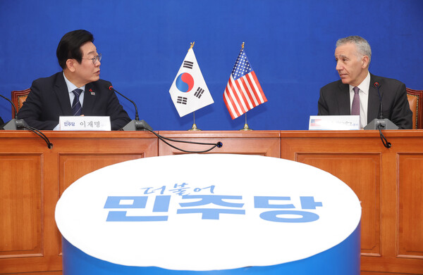 더불어민주당 이재명 대표가 23일 오후 국회에서 필립 골드버그 주한미국대사를 만나 발언하고 있다. 2024.12.23 연합뉴스