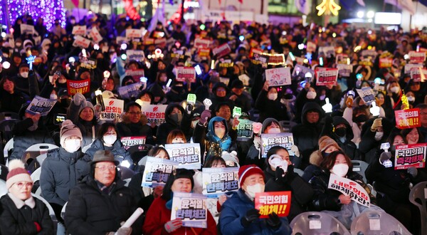 28일 오후 광주 동구 5·18 민주광장에서 '윤석열정권 즉각 퇴진·사회대개혁 광주비상행동'(광주비상행동)의 8차 광주시민총궐기대회가 열리고 있다. 2024.12.28 연합뉴스