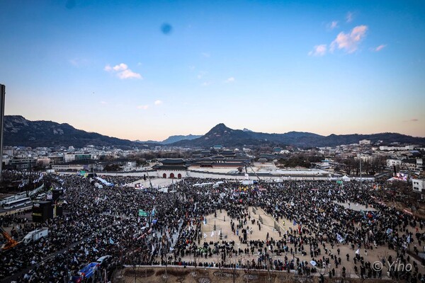 28일 오후 서울 광화문 삼거리에서 윤석열즉각퇴진·사회대개혁 비상행동 주최 대통령 퇴진 집회 전경. 2024.12.28. 사진 이호 작가