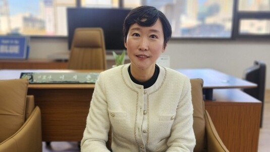 변호사 사무실에서 인터뷰 중인 이지은 변호사. 정숙 시민기자