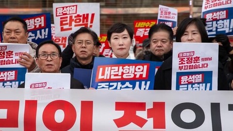 2024년 12월 11일 국민의힘 조정훈 의원에게 윤석열 탄핵소추 동참을 촉구하는 기자회견. 이지은 변호사 페이스북