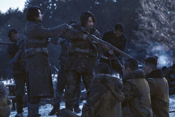 영화 '하얼빈'의 스틸 컷. 사진 출처= 하이브미디어코프