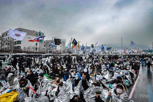 시민과 시민단체들은 서울 용산구 한남동 대통령 관저 앞에서 3박 4일 동안 '대통령 체포 촉구 집회'에 나섰다. 2025.01.05. 이호 작가