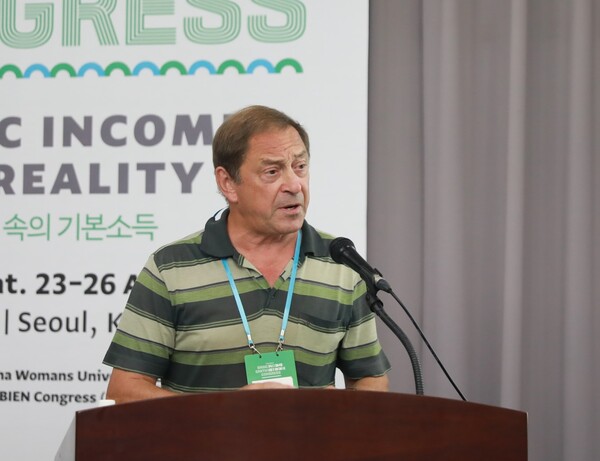 가이 스탠딩 영국 SOAS 교수가 23일 서울 이화여대에서 열린 '기본소득지구네트워크' 총회에서 발언하고 있다. 2023.8.23. 기본소득한국네트워크 제공