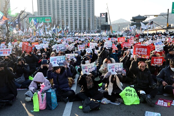 11일 서울 광화문 동십자각 앞에서 윤석열 즉각퇴진 사회대개혁 비상행동, 6차 시민대행진이 열리고 있다. 2025.1.11. 연합뉴스