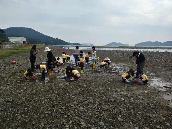 산과 강과 바다와 하늘이 만나는 율티마을의 보물같은 자연 ‘갯벌’