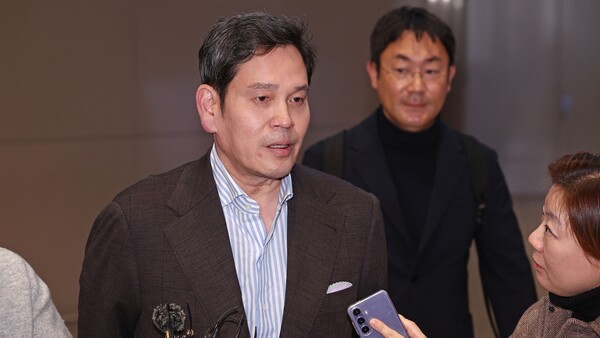 취재진 질문 답하는 정용진 신세계그룹 회장 (영종도=연합뉴스)