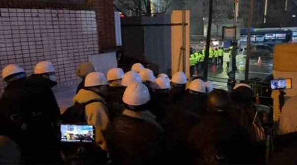 김정현 반공청년단 대표가 엑스(X)에 올린 백골단 사진. 2025.1.10. X 갈무리