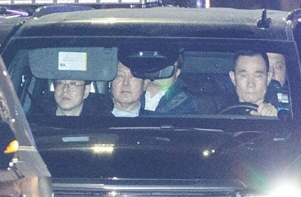 공수처 조사를 마치고 서울구치소로 호송되는 내란 피의자 윤석열. 연합뉴스 