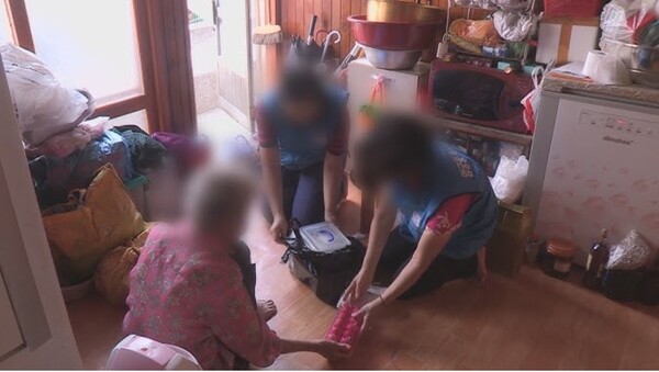 노인 1000만 시대, 돌봄의 사회학이 필요하다. 돌봄이라는 말의 사용도 되돌아 보았으면 한다. (사진=연합뉴스)