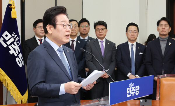 이재명 더불어민주당 대표가 23일 오전 서울 여의도 국회에서 열린 기자회견에서 발언하고 있다. 2025.1.23. 연합뉴스