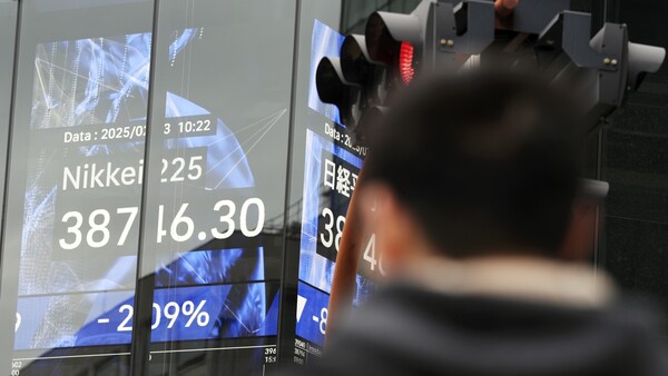 일본 닛케이지수 하락 [AP 연합뉴스]