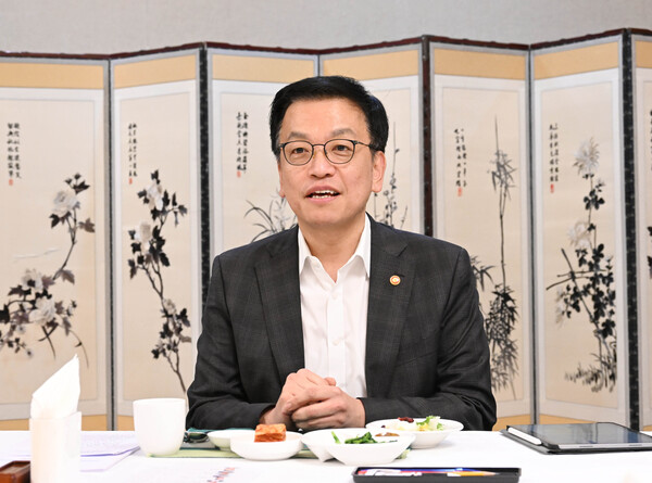 최상목 대통령 권한대행 부총리 겸 기획재정부 장관이 3일 정부서울청사에서 열린 수출기업 오찬간담회에 참석해 발언하고 있다. 2025.2.3 [기획재정부 제공] 연합뉴스